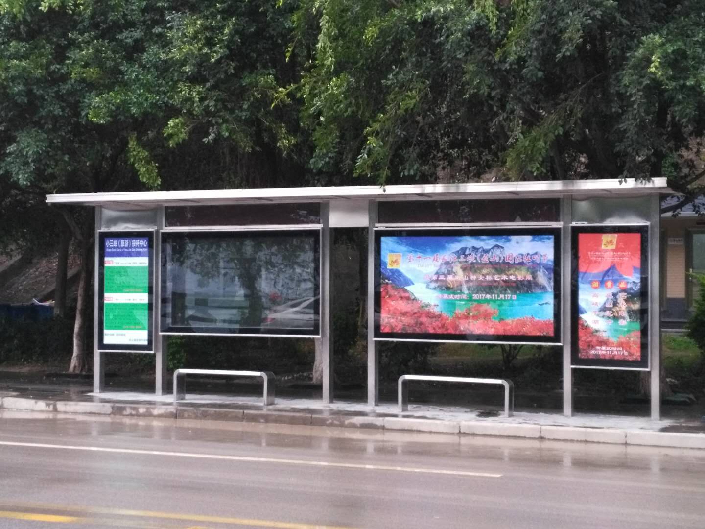 【鑫泰來候車亭】重慶巫山不銹鋼公交站臺修建完工交付使