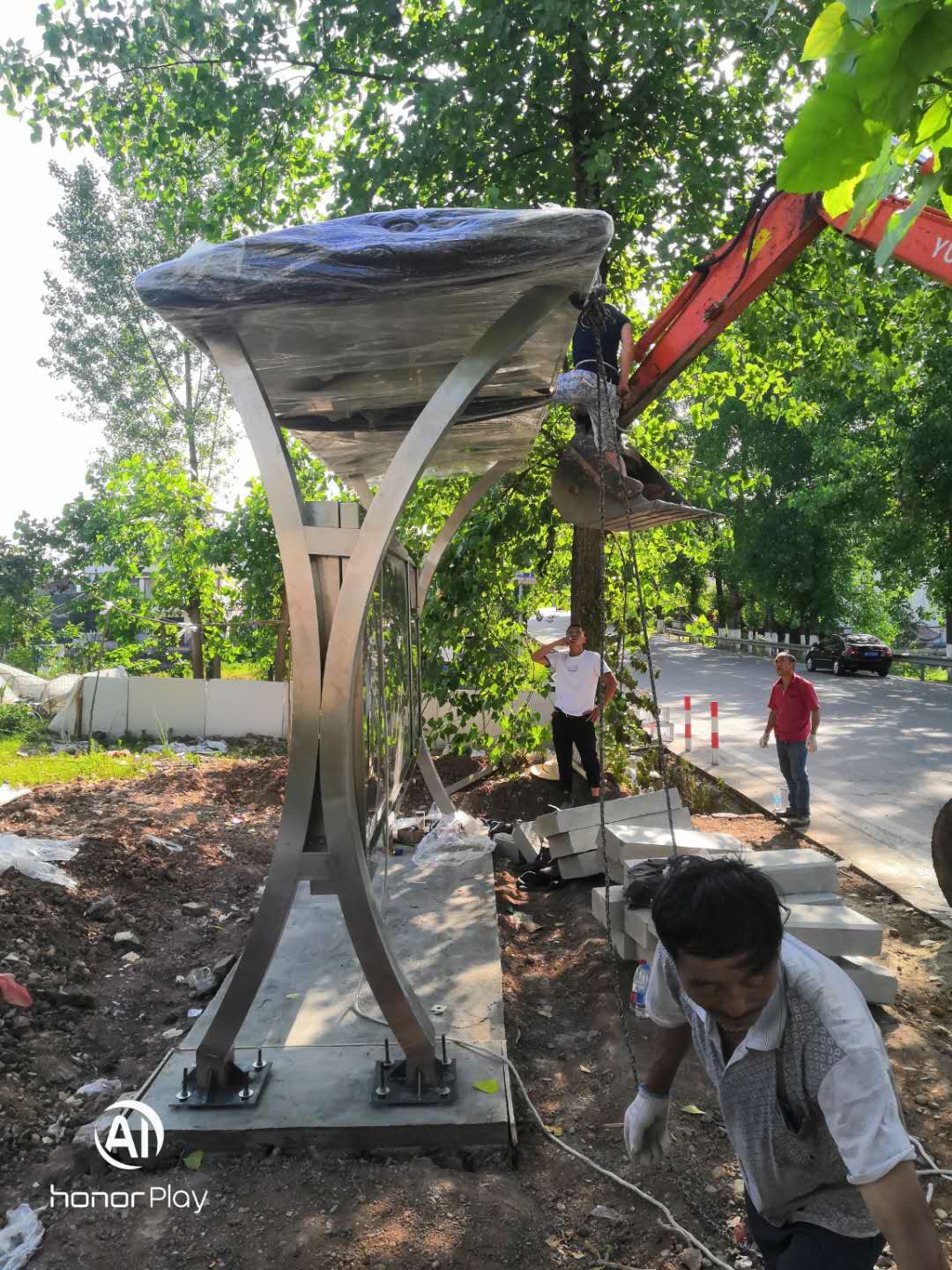 【鑫泰來候車亭】南充市鄉(xiāng)村公交站臺生產(chǎn)完成交付安裝