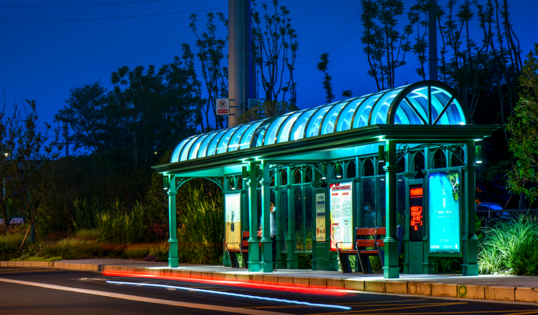 公交站臺(tái)，彭州生活一脈的“新面孔”亮相了！